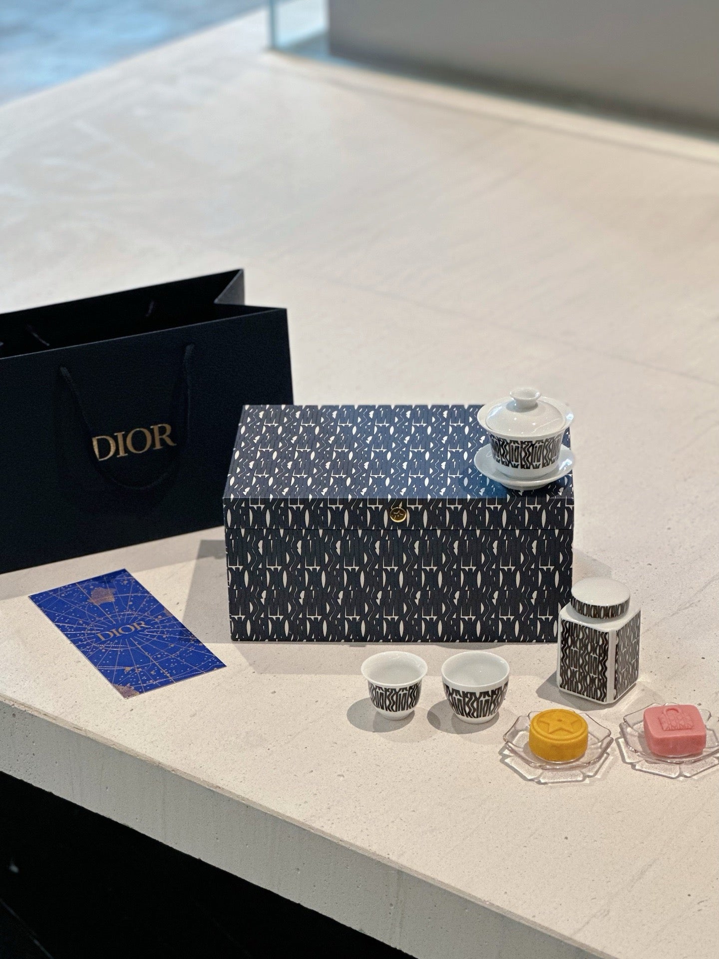 Dior Teapot Mooncake Set