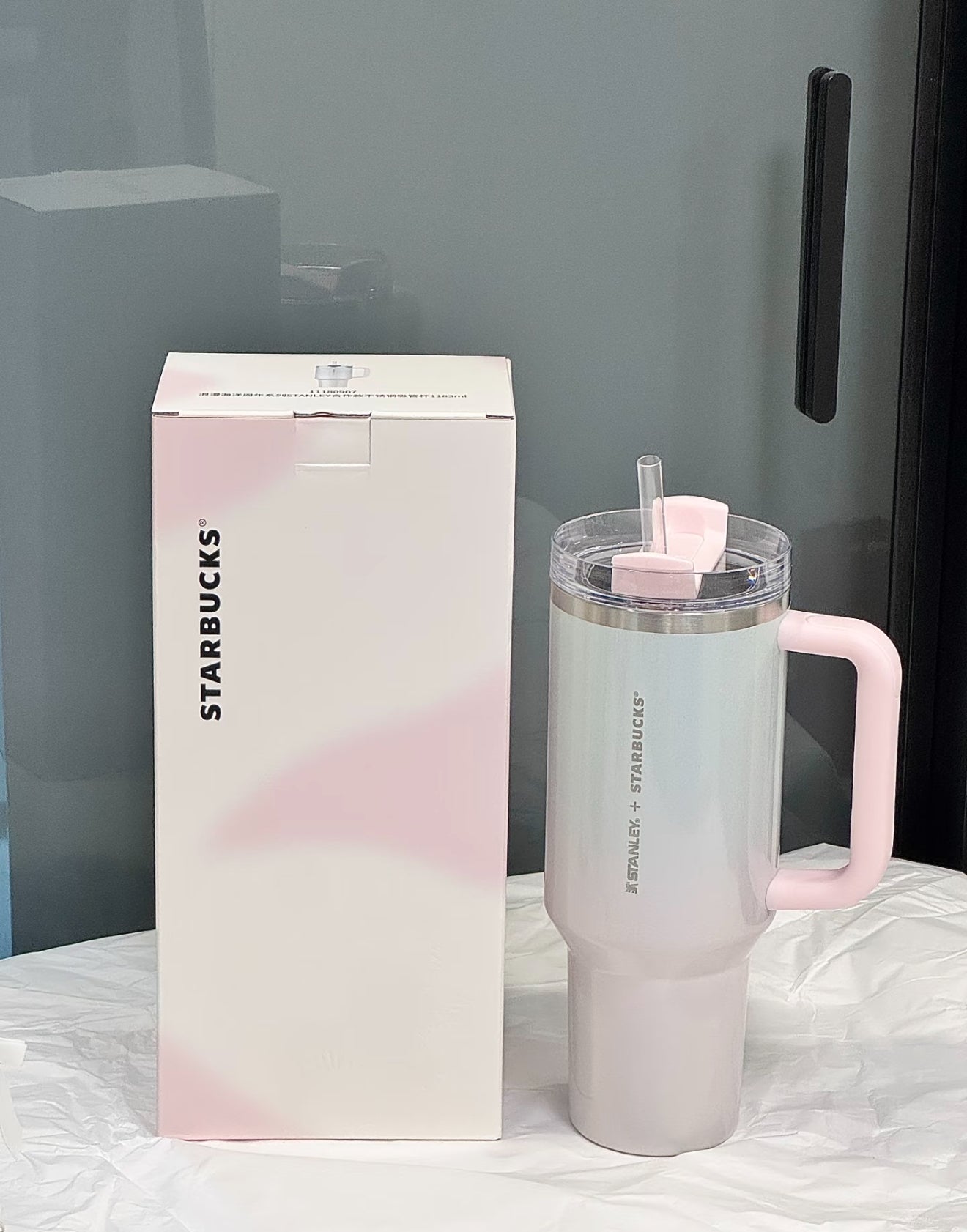 Starbucks x Stanley Mermaid Pearl Pink Thermos Flask