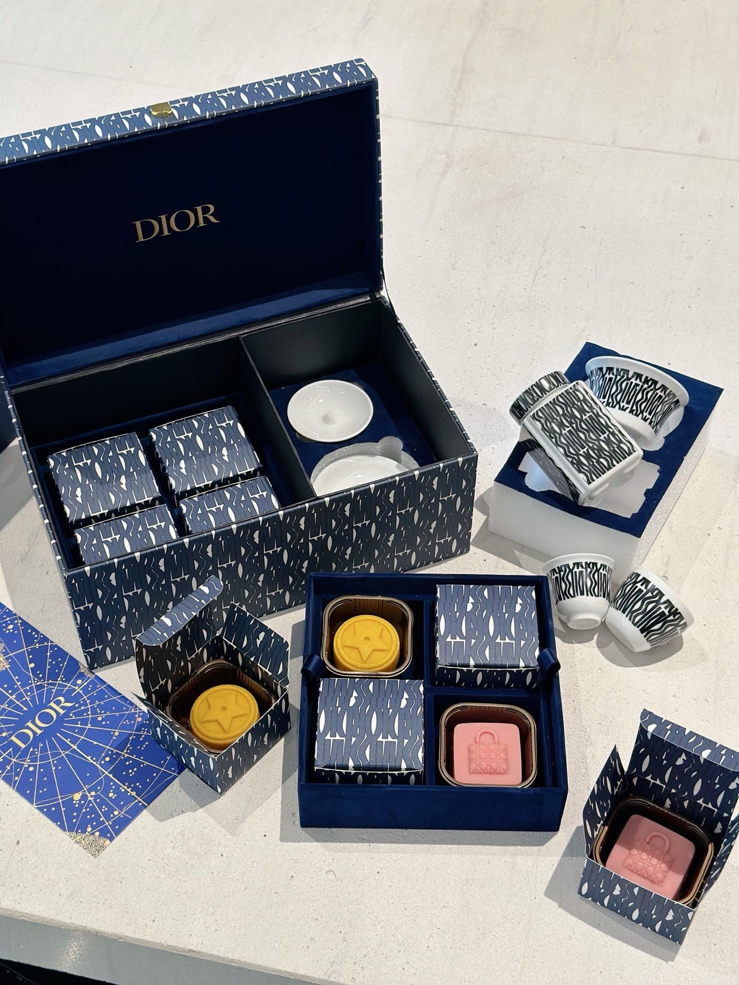 Dior Teapot Mooncake Set