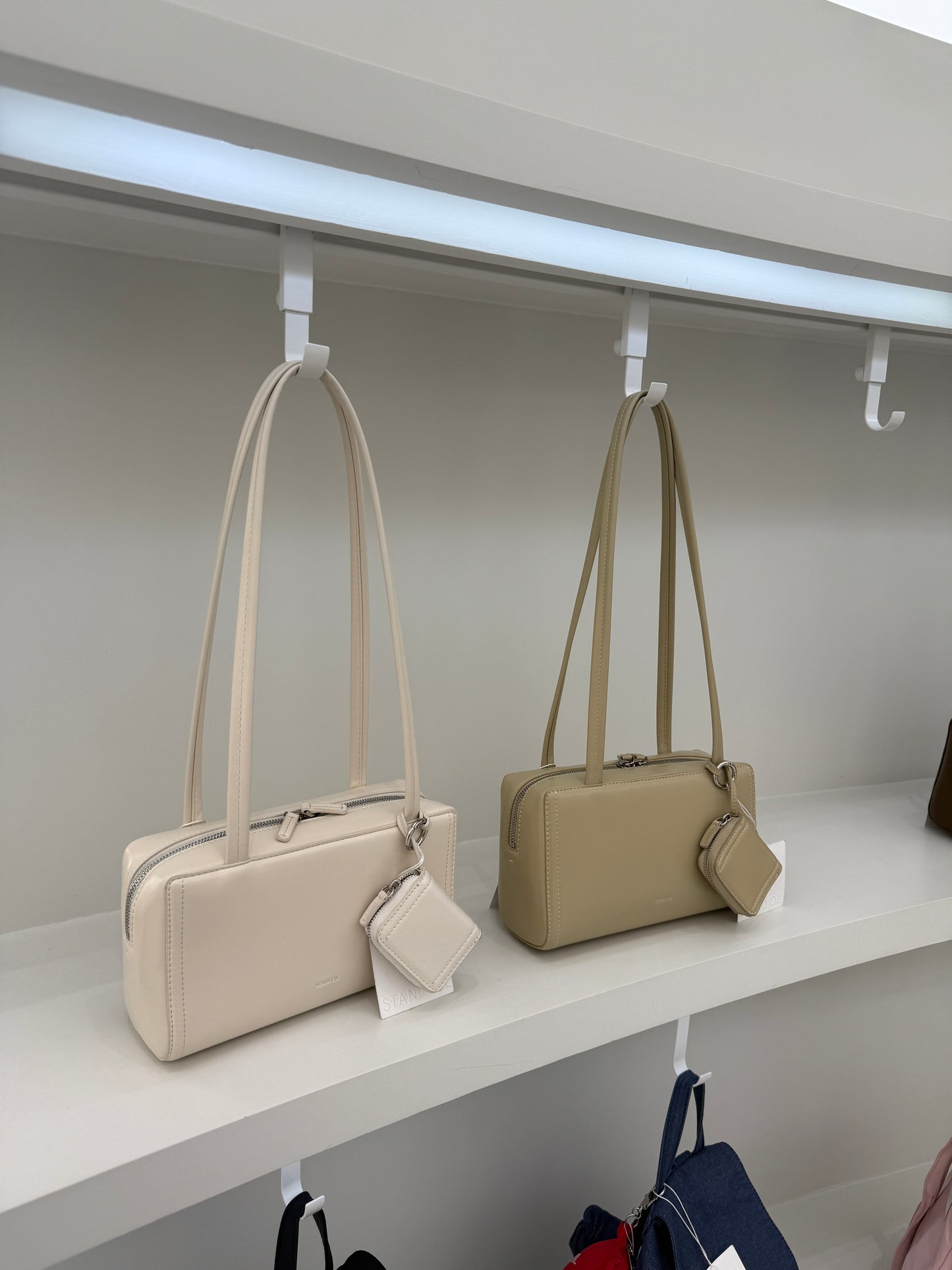 Stand Oil Baguette Bag