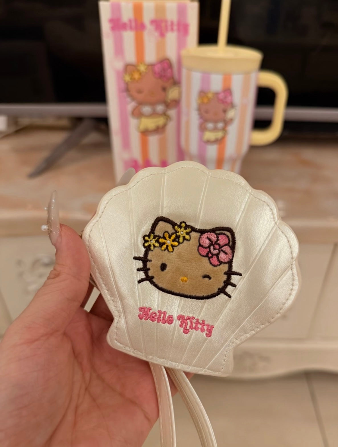 TBH x Summer Beach Hello Kitty Thermos