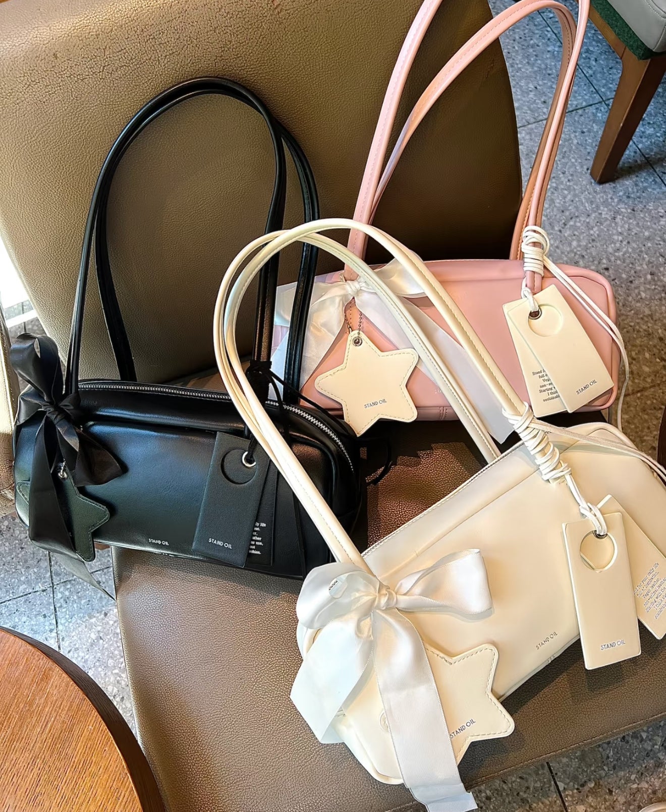 Stand Oil Baguette Bag